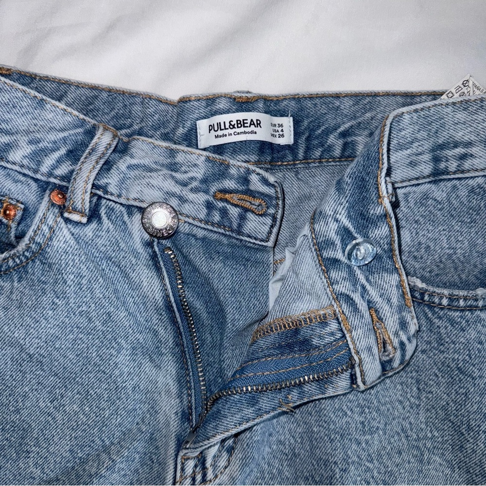 🟡 Pull&Bear Cross Waist Jean Shorts - Picture 2 of 3